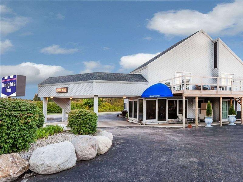 Knights Inn Mackinaw City Eksteriør bilde