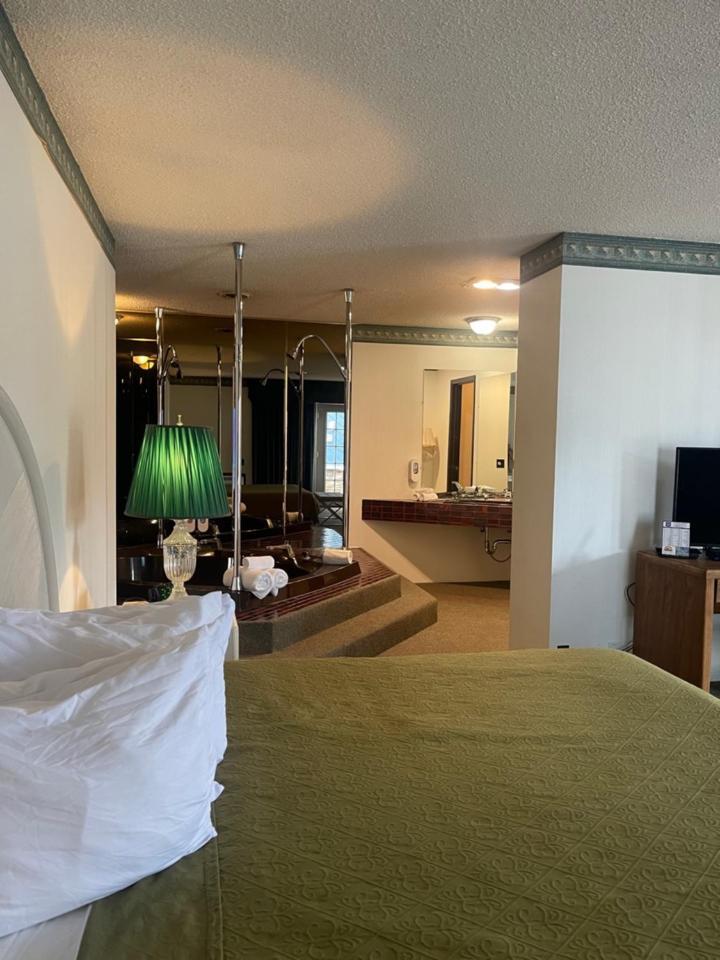 Knights Inn Mackinaw City Eksteriør bilde
