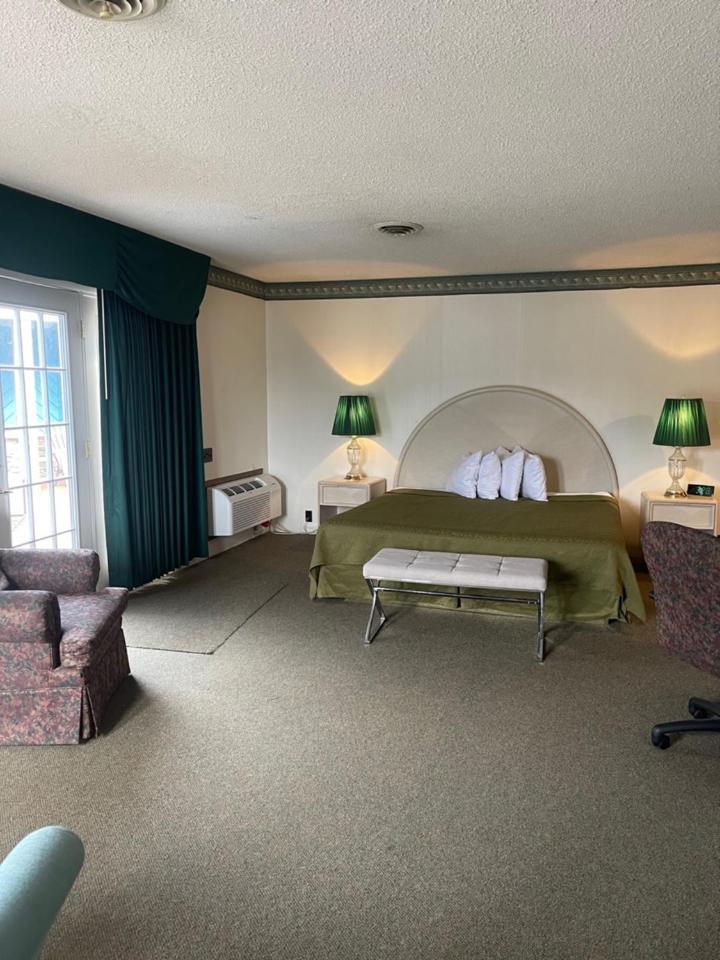Knights Inn Mackinaw City Eksteriør bilde