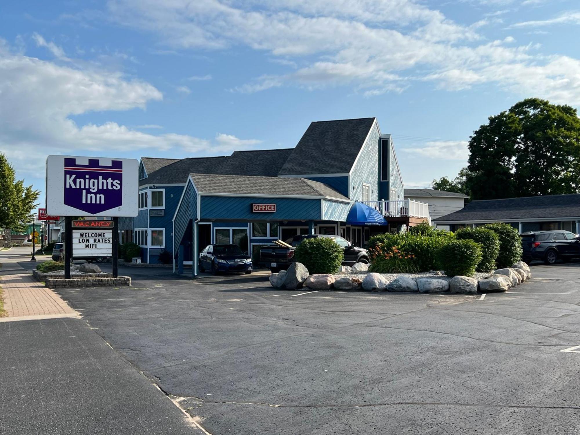 Knights Inn Mackinaw City Eksteriør bilde