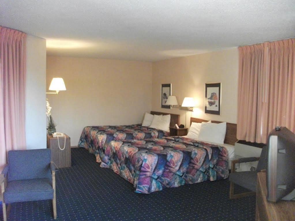 Knights Inn Mackinaw City Eksteriør bilde