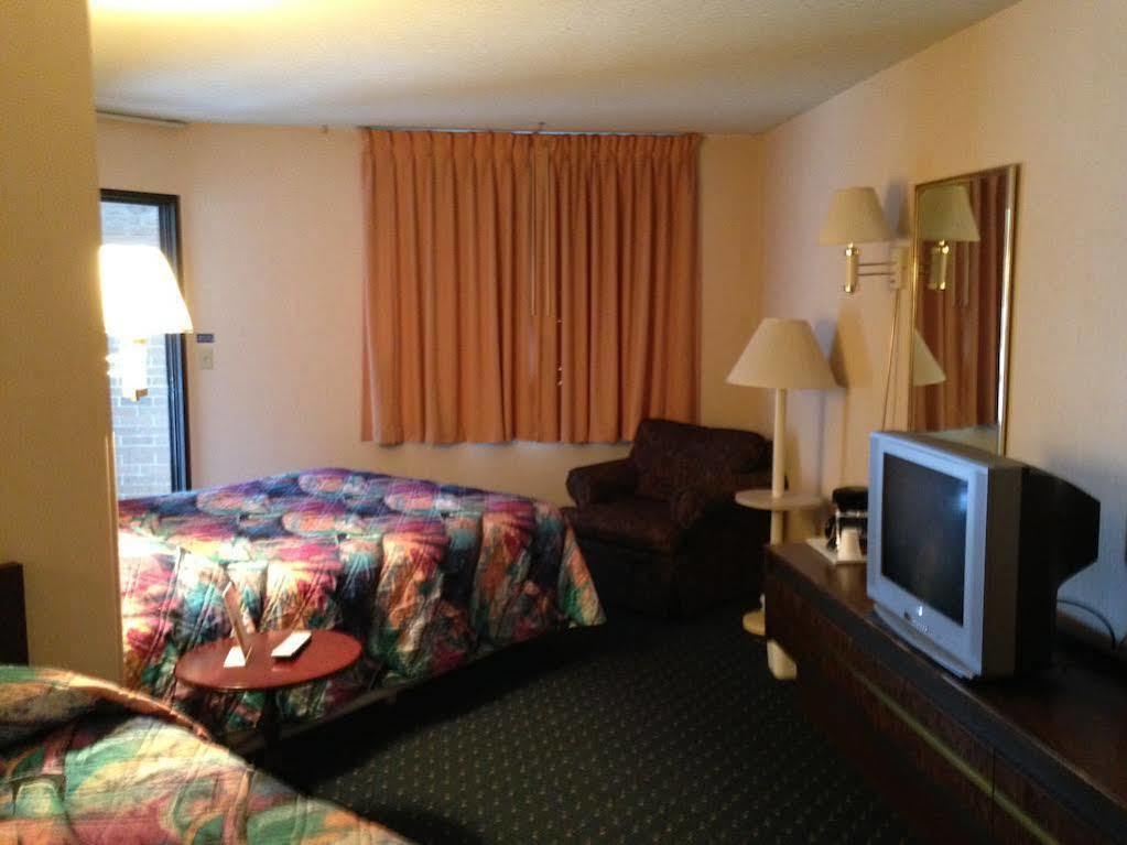 Knights Inn Mackinaw City Eksteriør bilde