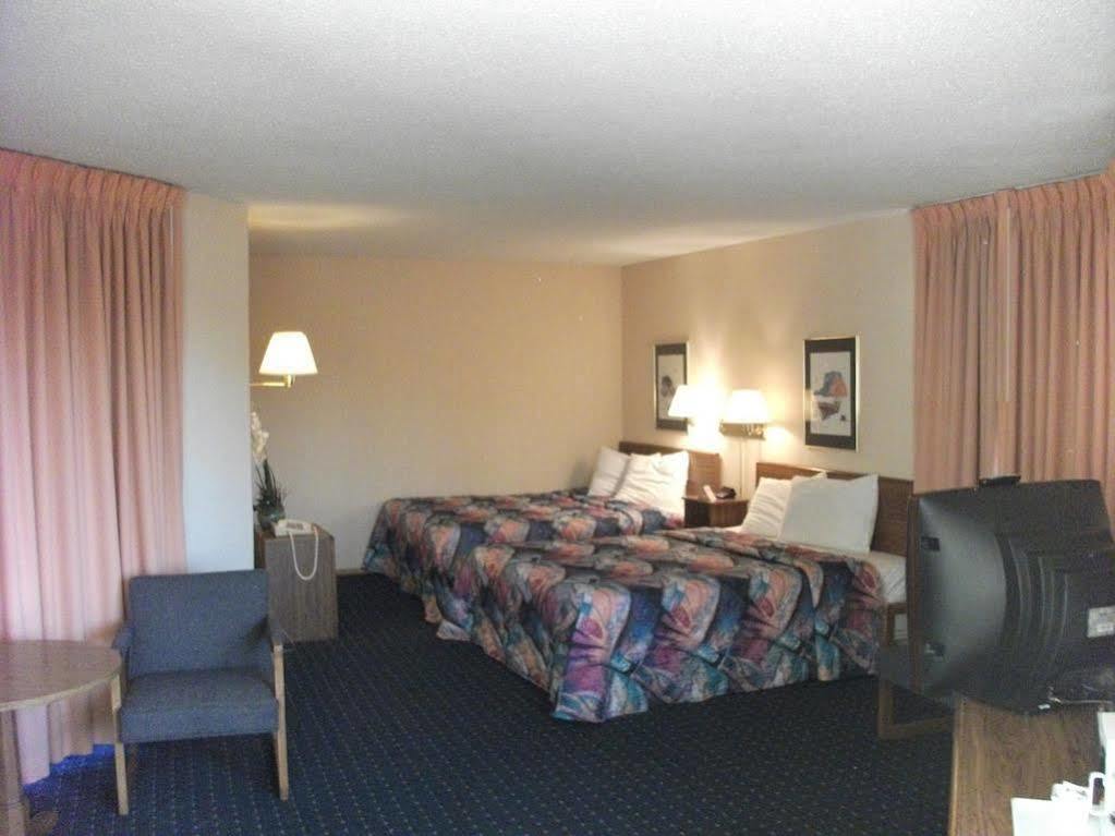 Knights Inn Mackinaw City Eksteriør bilde