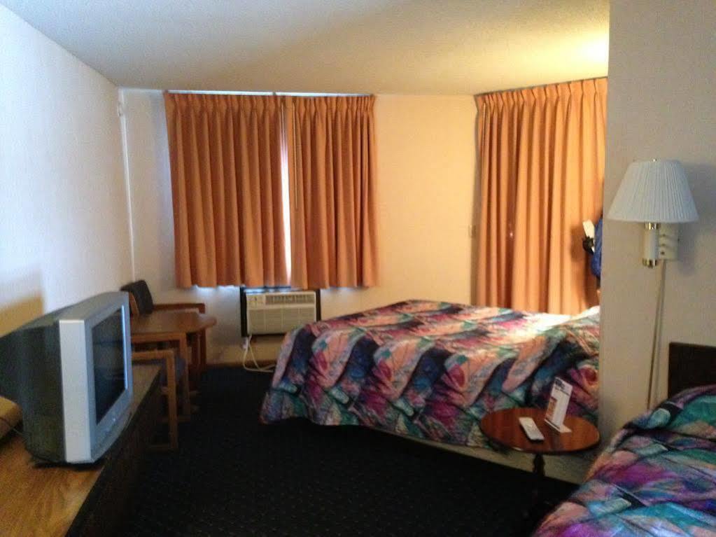 Knights Inn Mackinaw City Eksteriør bilde